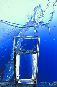 Wasser_Glas_klein1 197x300